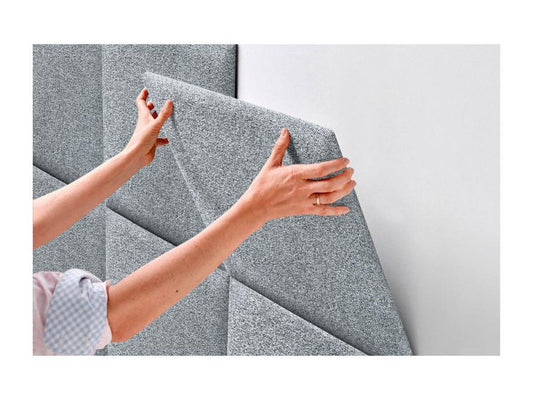 Letto in tessuto grigio