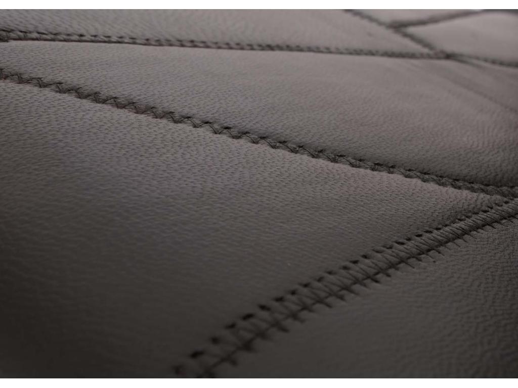 Poltrona in pelle marrone