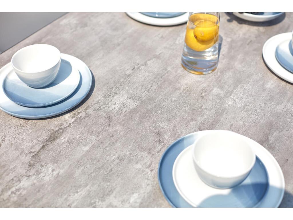 Set di mobili da esterno grigi