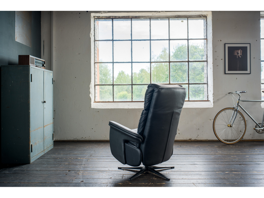 Poltrona in pelle nera